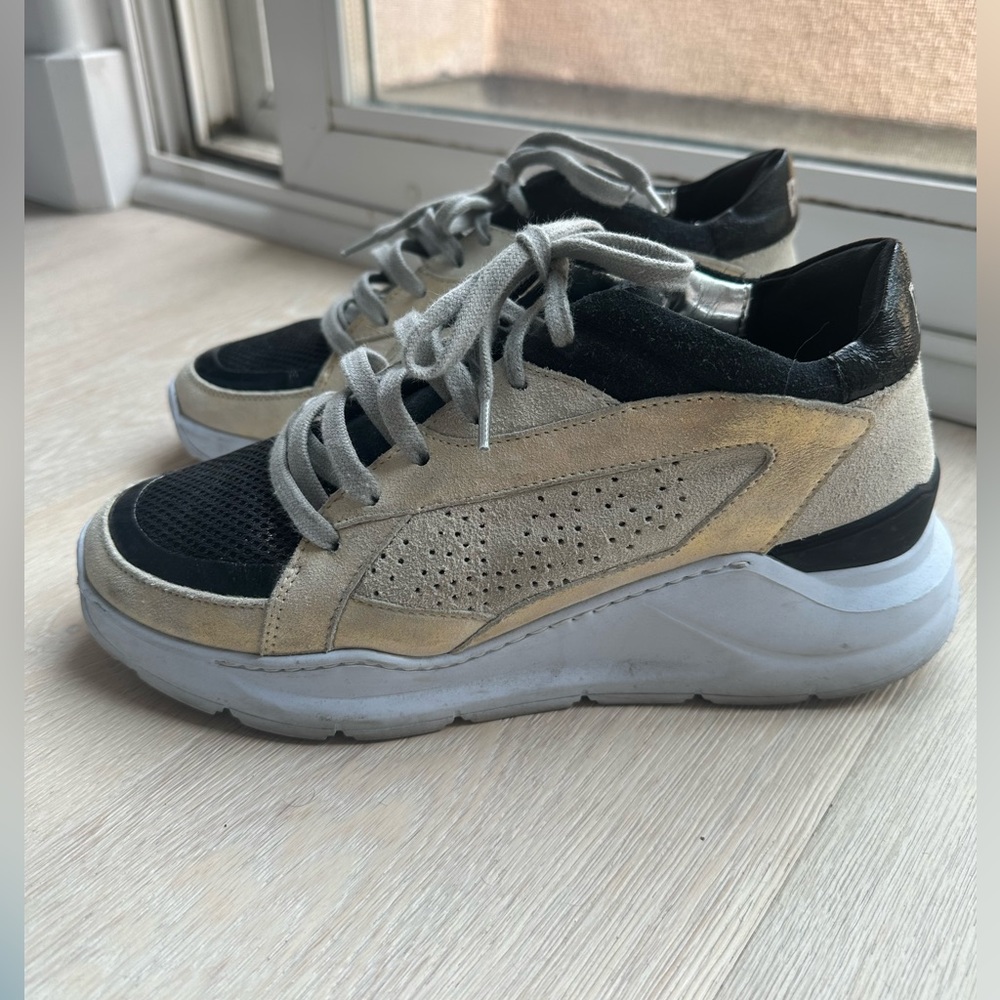 P448 Leila Sneaker Size 38 (8 US)